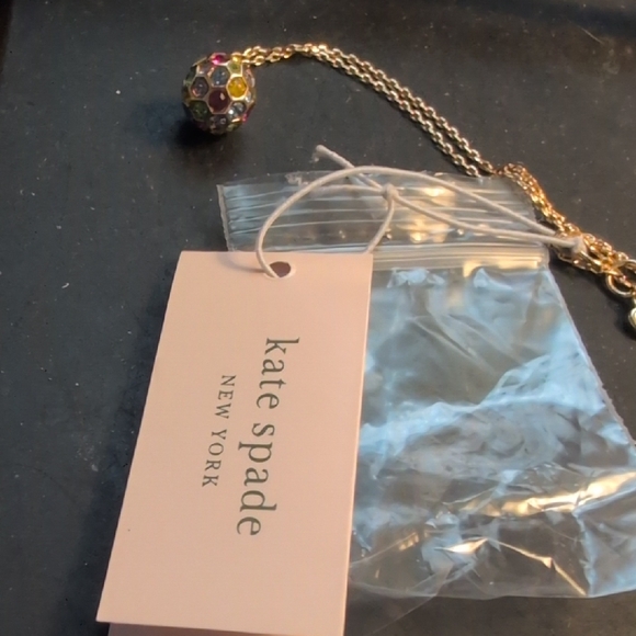 Kate Spade Gold and Multicolor Necklace with Elegant Pendant NWT NEW WITH TAG - Picture 3 of 8